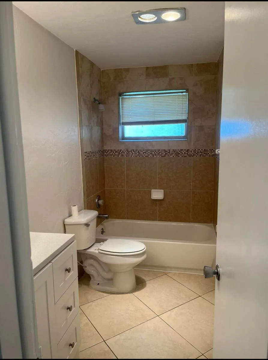 1211 W 27TH STREET Riviera Beach, FL 33404
