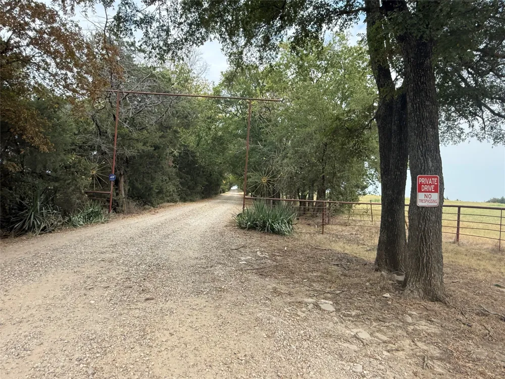 878 County Road 2900 Dodd City, TX 75438