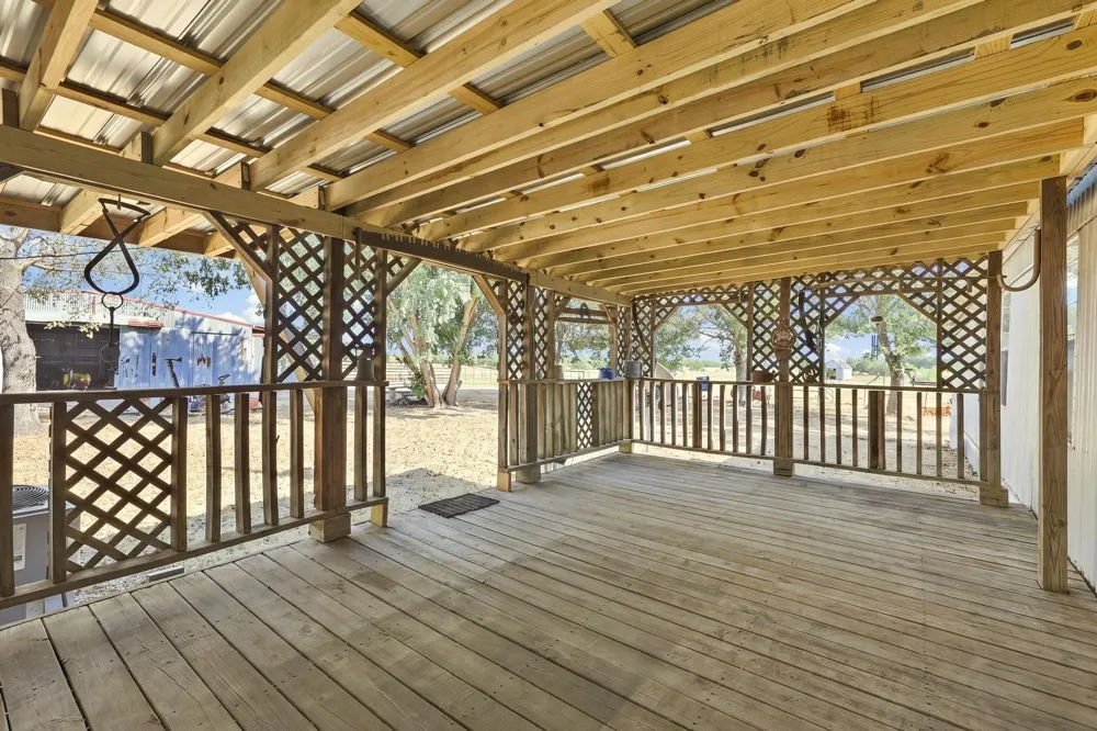 878 County Road 2900 Dodd City, TX 75438
