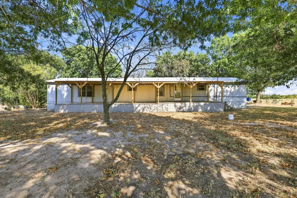 878 County Road 2900 Dodd City, TX 75438