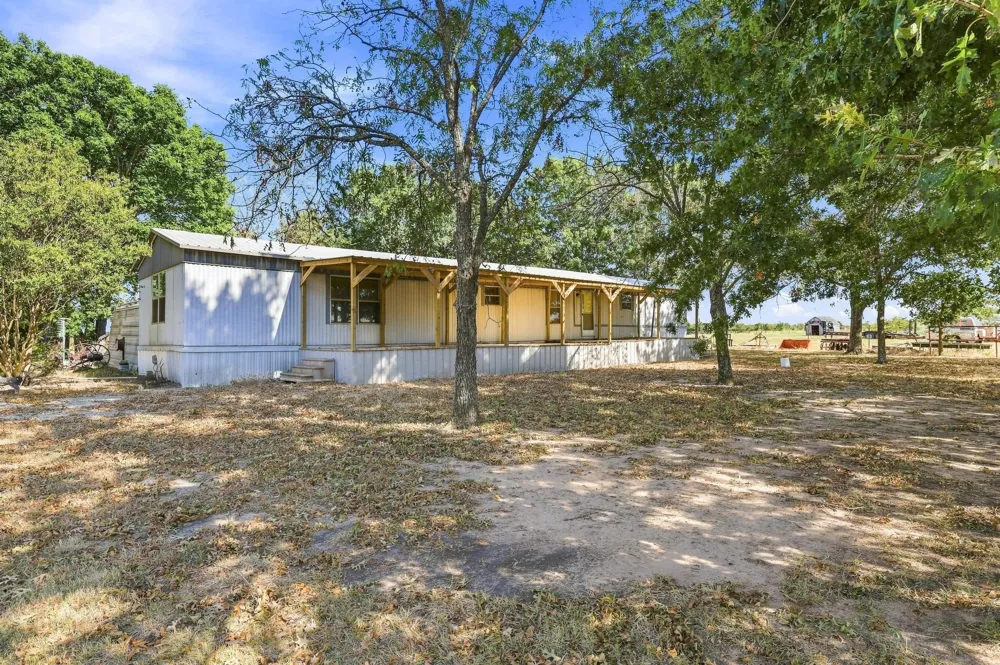 878 County Road 2900 Dodd City, TX 75438