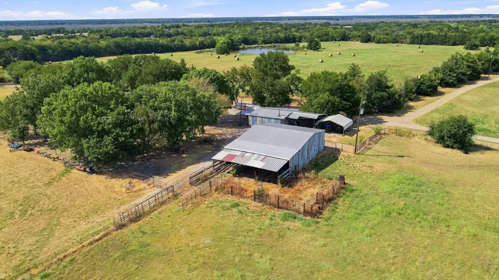 878 County Road 2900 Dodd City, TX 75438