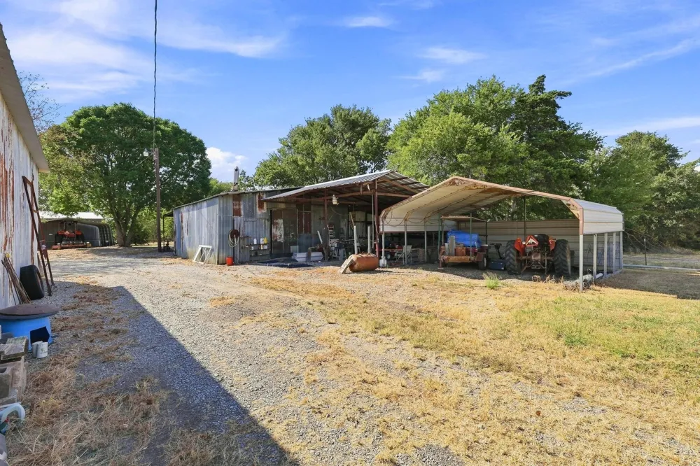 878 County Road 2900 Dodd City, TX 75438