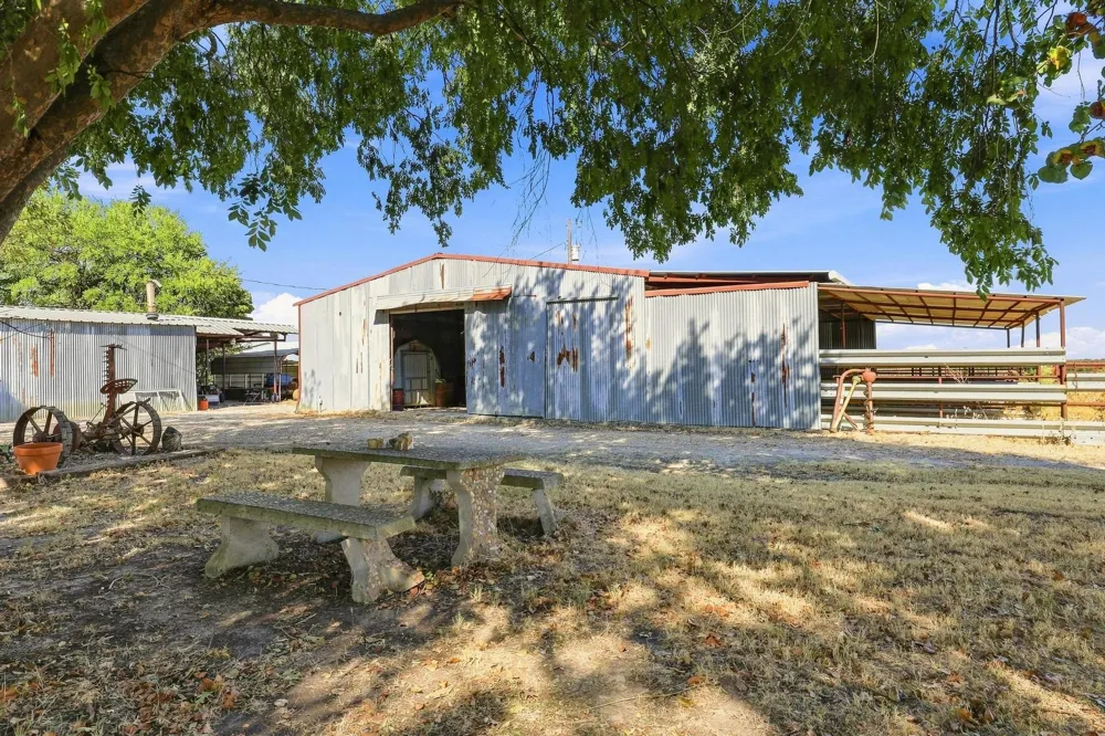 878 County Road 2900 Dodd City, TX 75438