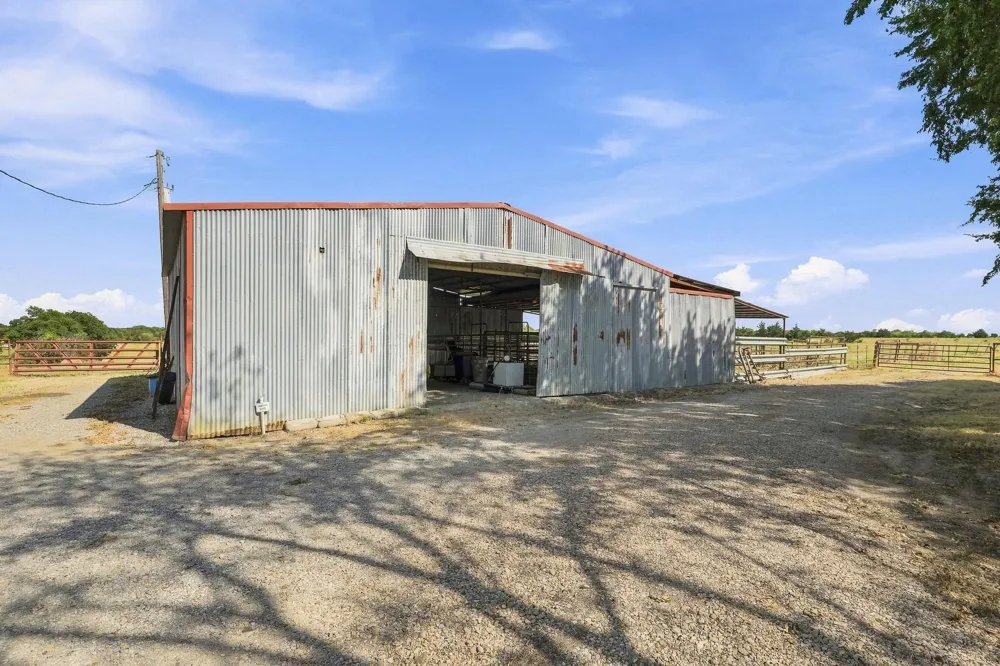 878 County Road 2900 Dodd City, TX 75438