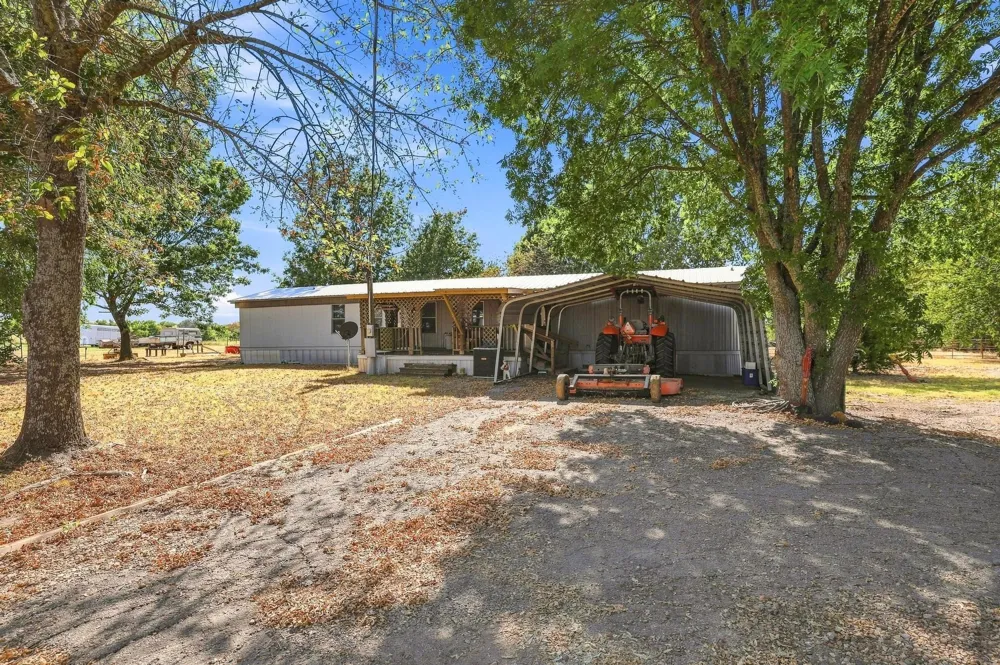 878 County Road 2900 Dodd City, TX 75438