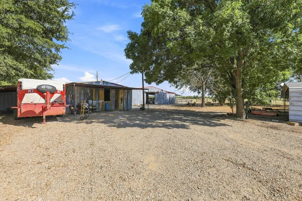 878 County Road 2900 Dodd City, TX 75438