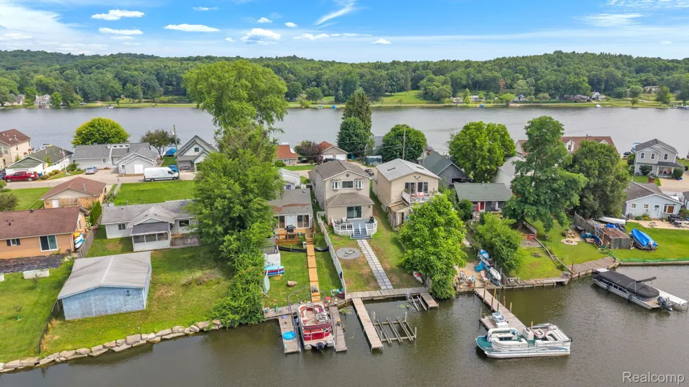 8963 Tackles Drive White Lake Charter Township, MI 48386