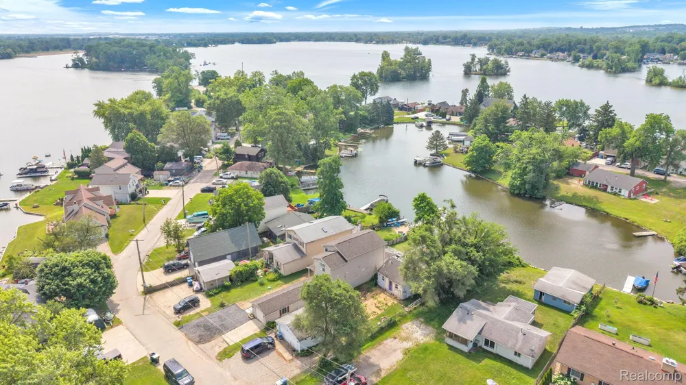 8963 Tackles Drive White Lake Charter Township, MI 48386