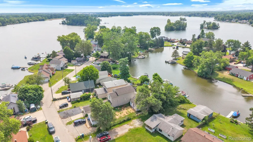 8963 Tackles Drive White Lake Charter Township, MI 48386