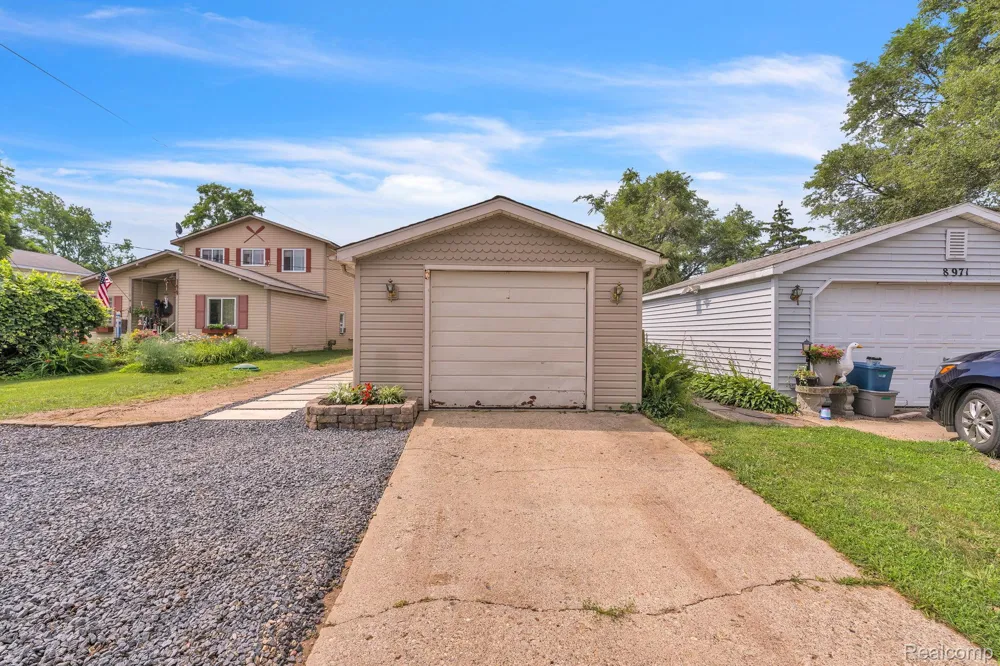 8963 Tackles Drive White Lake Charter Township, MI 48386