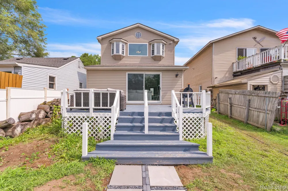 8963 Tackles Drive White Lake Charter Township, MI 48386