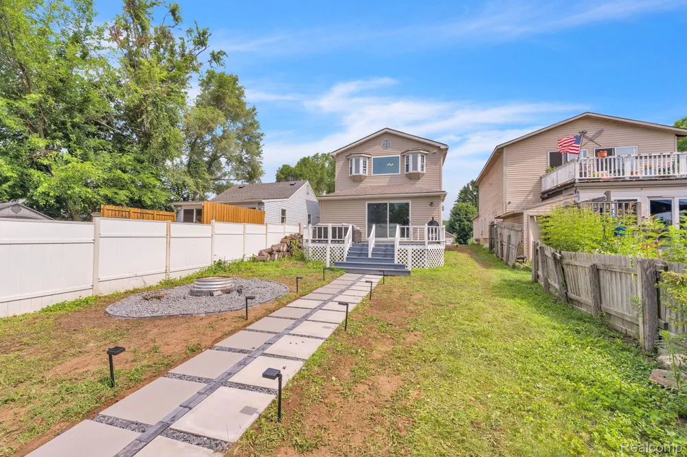 8963 Tackles Drive White Lake Charter Township, MI 48386