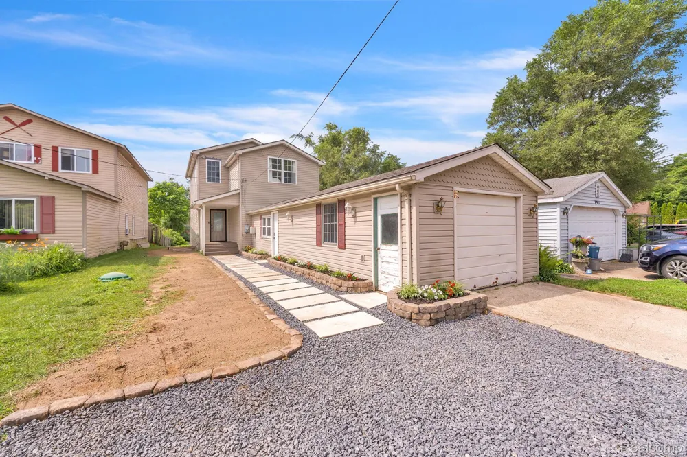 8963 Tackles Drive White Lake Charter Township, MI 48386