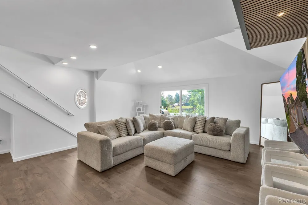 8963 Tackles Drive White Lake Charter Township, MI 48386
