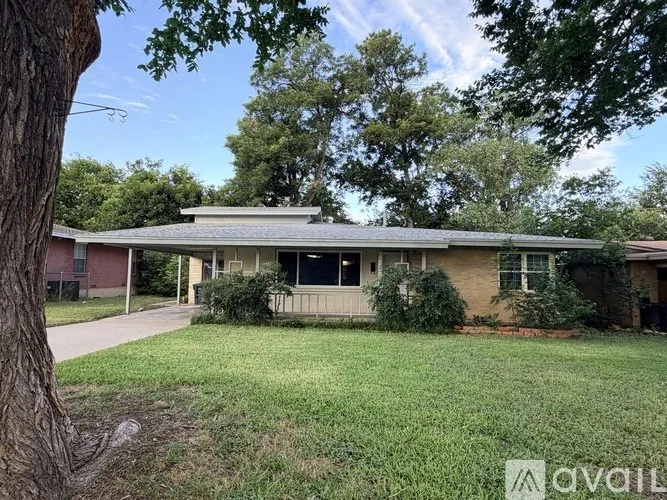 4925 Lubbock Avenue Fort Worth, TX 76115
