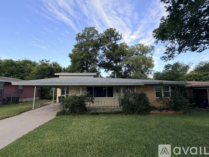 4925 Lubbock Avenue Fort Worth, TX 76115