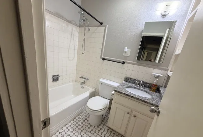 4925 Lubbock Avenue Fort Worth, TX 76115