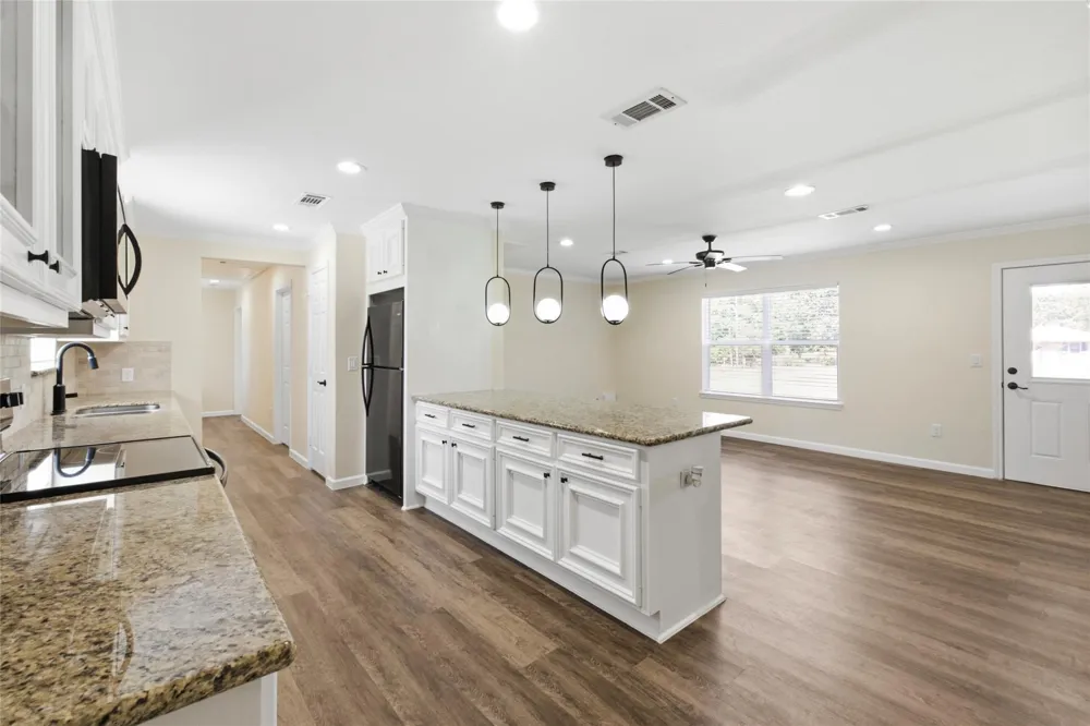 340 Oak Ridge Drive Onalaska, TX 77360