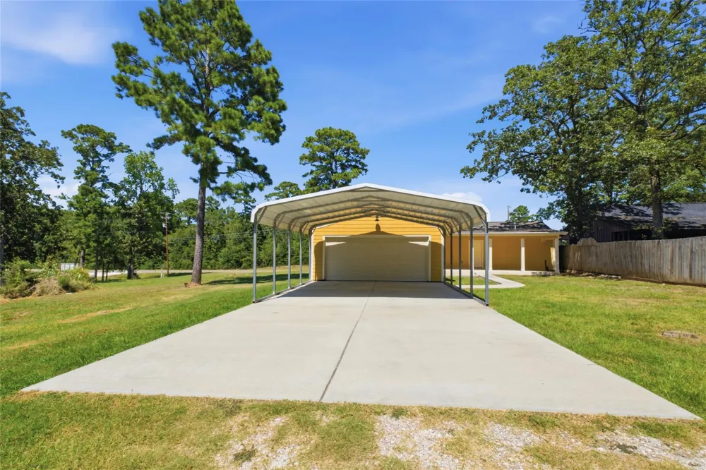340 Oak Ridge Drive Onalaska, TX 77360
