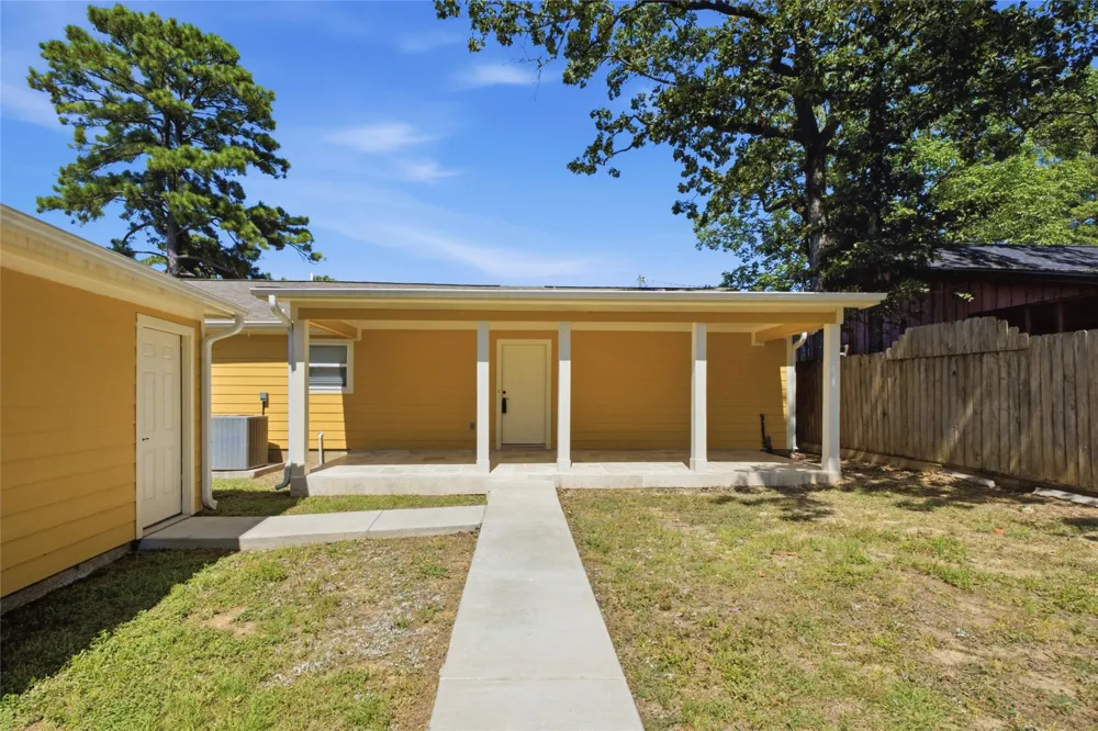 340 Oak Ridge Drive Onalaska, TX 77360