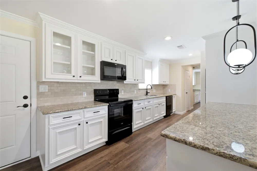 340 Oak Ridge Drive Onalaska, TX 77360