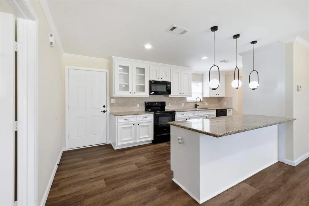 340 Oak Ridge Drive Onalaska, TX 77360