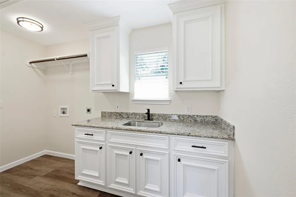 340 Oak Ridge Drive Onalaska, TX 77360