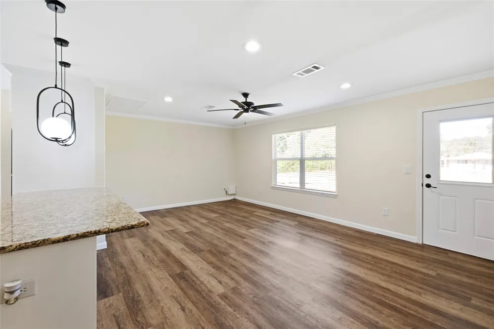 340 Oak Ridge Drive Onalaska, TX 77360