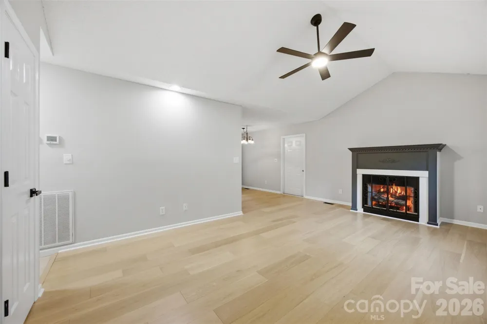 1297 Creekview Drive Gastonia, NC 28052