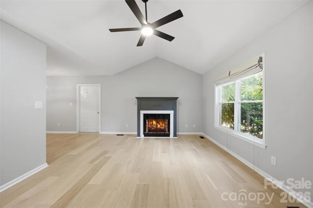 1297 Creekview Drive Gastonia, NC 28052