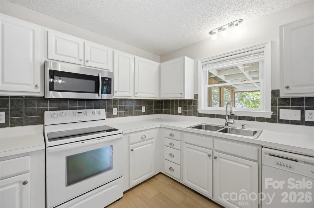 1297 Creekview Drive Gastonia, NC 28052