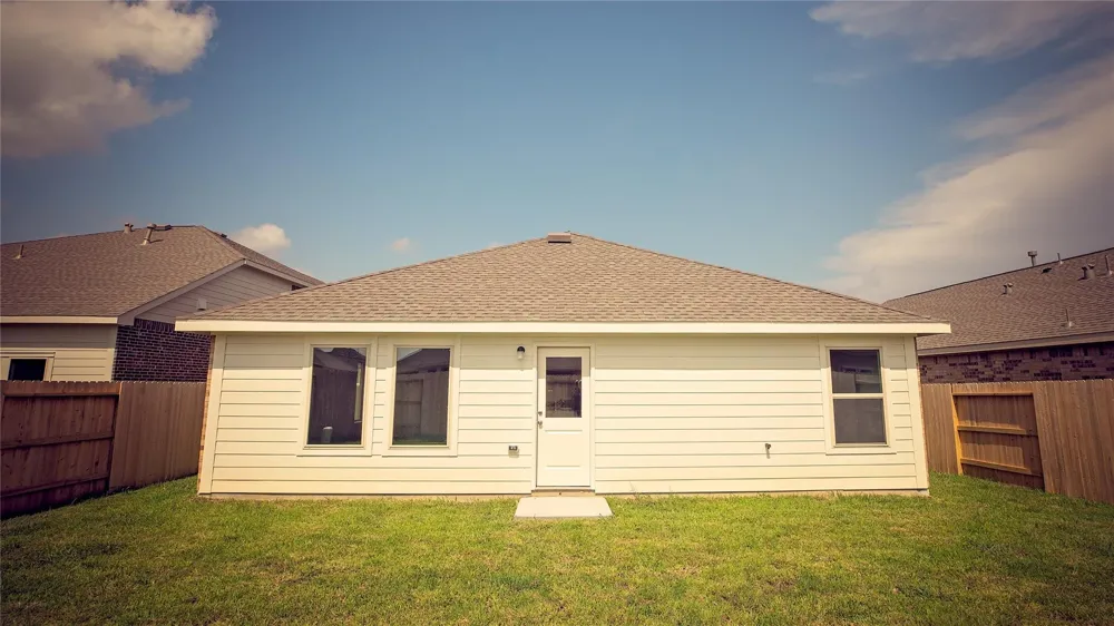 9919 Oakheath Bluff Drive Baytown, TX 77521
