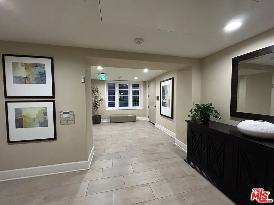 23500 Park Sorrento #C33 Calabasas, CA 91302