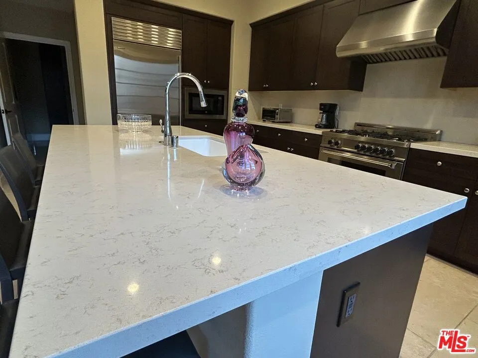 23500 Park Sorrento #C33 Calabasas, CA 91302