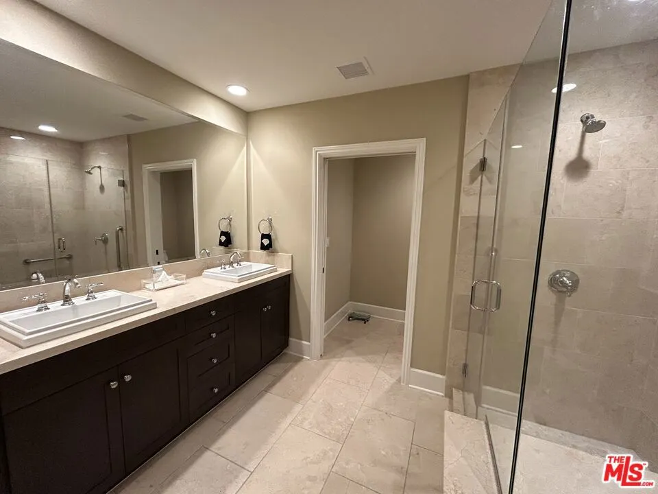 23500 Park Sorrento #C33 Calabasas, CA 91302