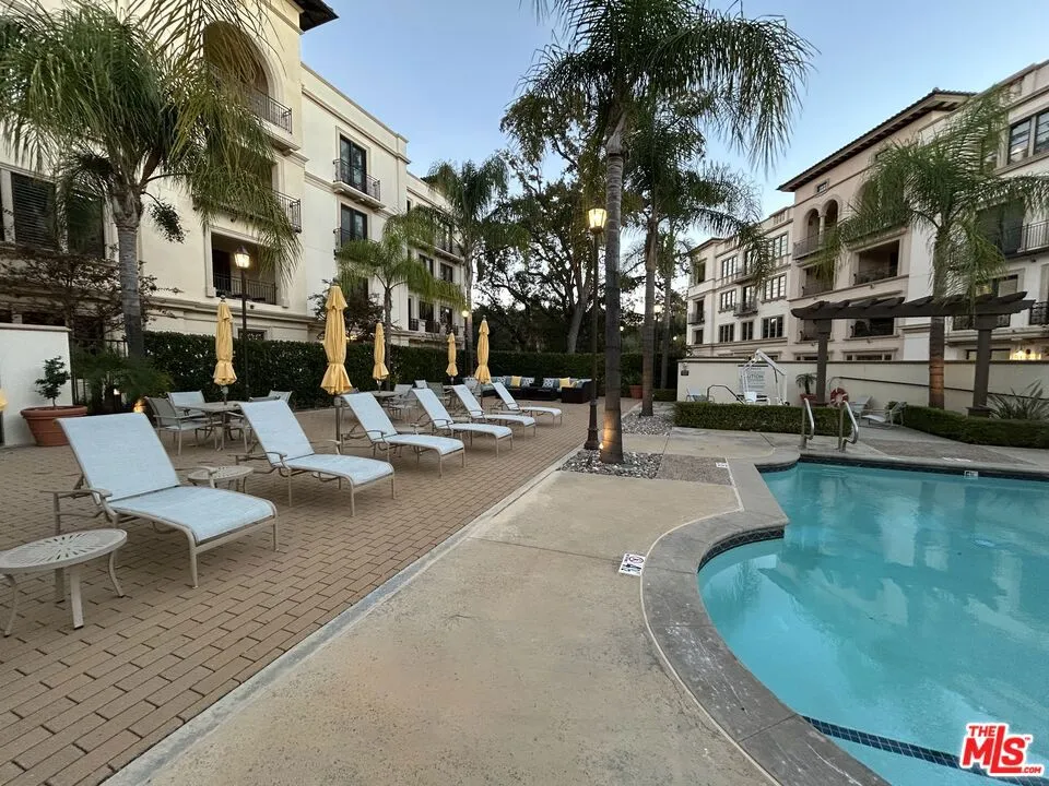 23500 Park Sorrento #C33 Calabasas, CA 91302
