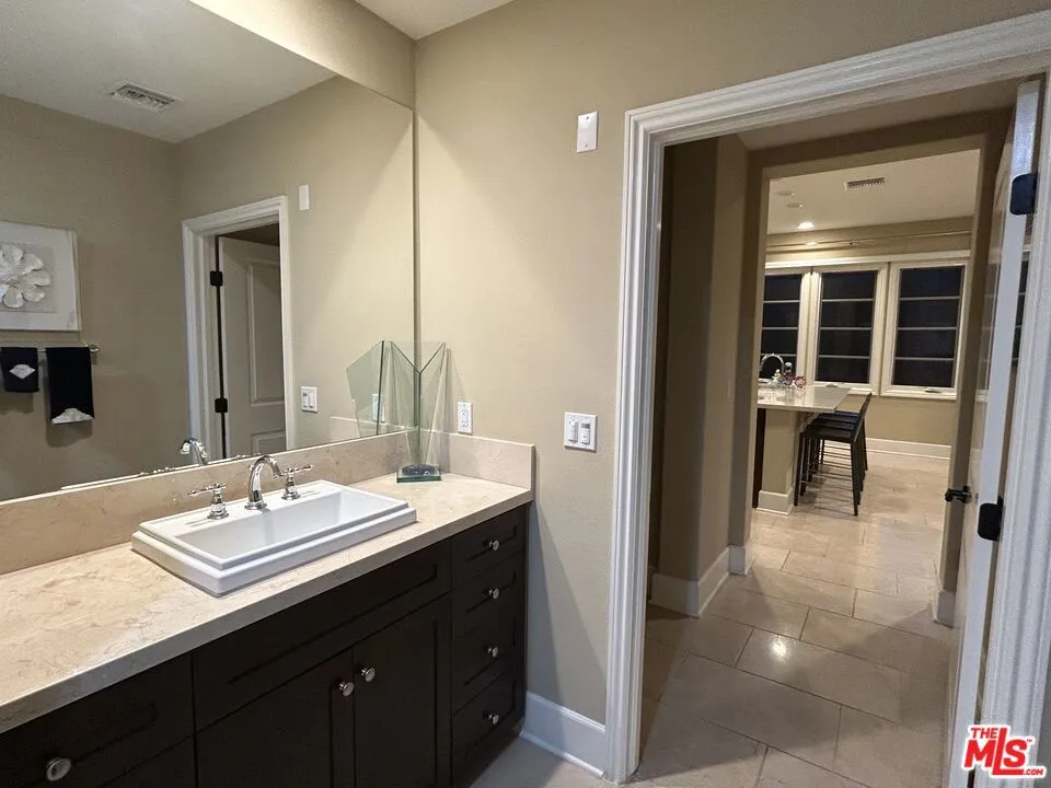 23500 Park Sorrento #C33 Calabasas, CA 91302