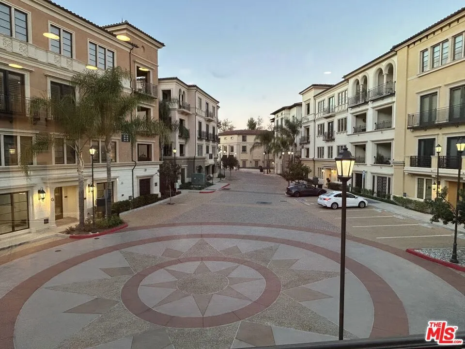 23500 Park Sorrento #C33 Calabasas, CA 91302