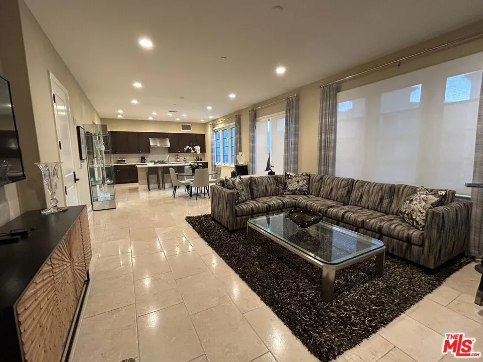 23500 Park Sorrento #C33 Calabasas, CA 91302