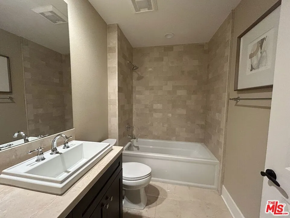 23500 Park Sorrento #C33 Calabasas, CA 91302