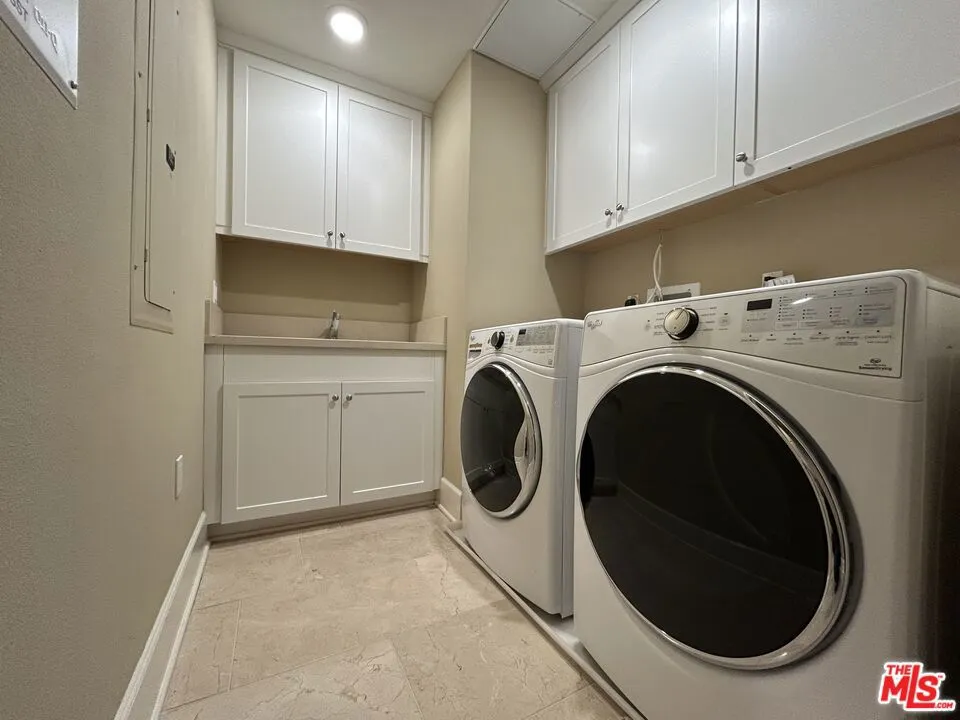 23500 Park Sorrento #C33 Calabasas, CA 91302