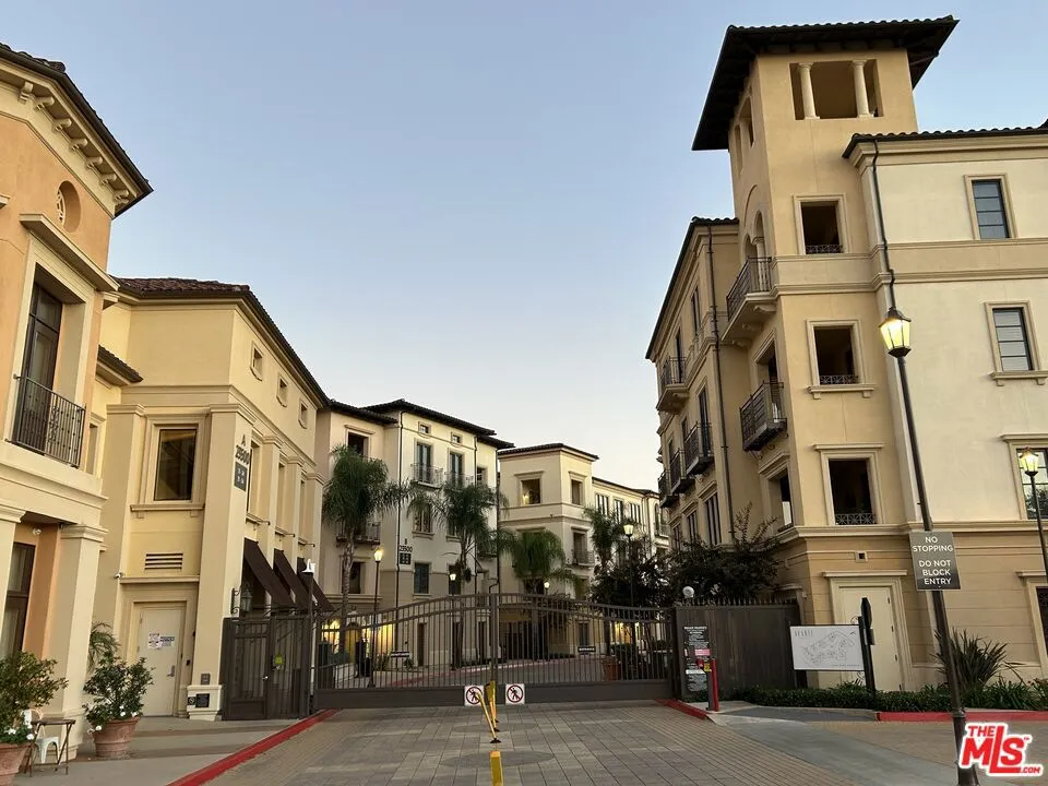 23500 Park Sorrento #C33 Calabasas, CA 91302