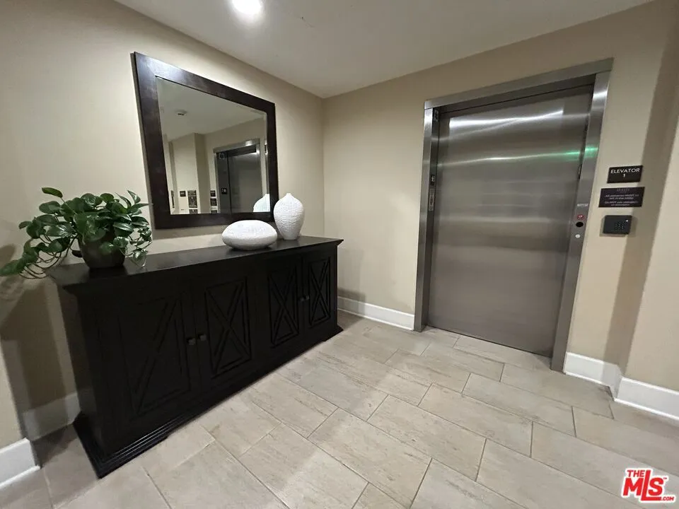 23500 Park Sorrento #C33 Calabasas, CA 91302