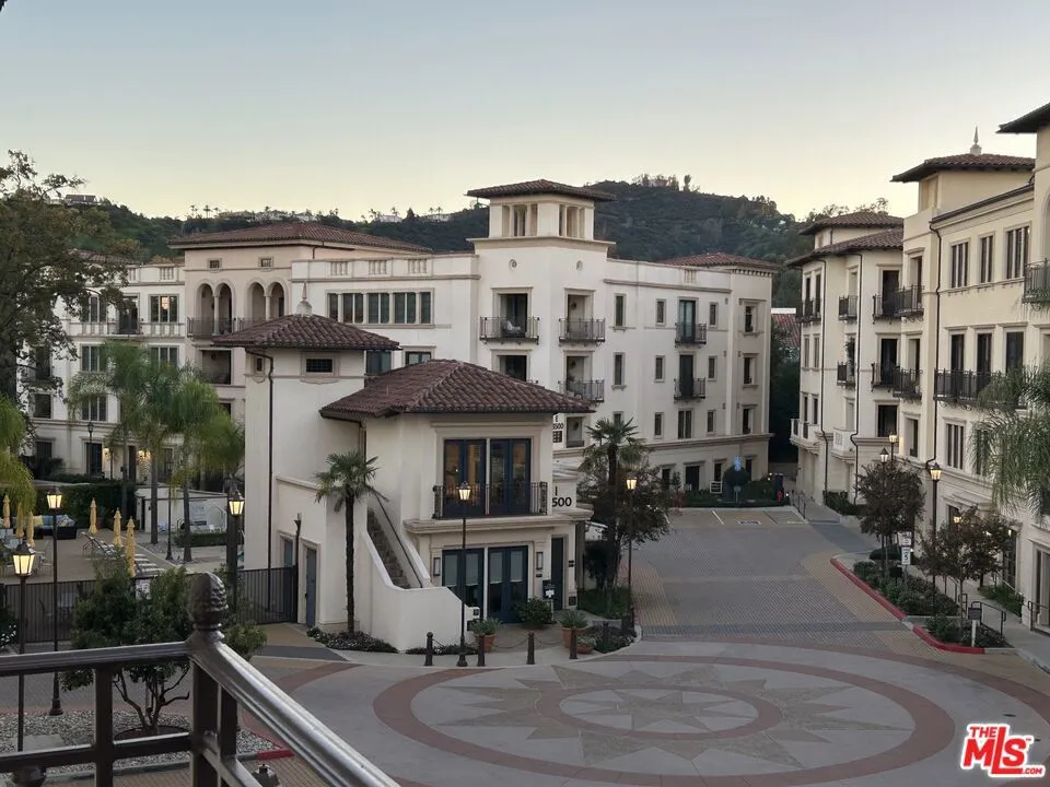 23500 Park Sorrento #C33 Calabasas, CA 91302