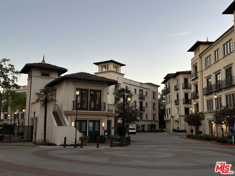 23500 Park Sorrento #C33 Calabasas, CA 91302