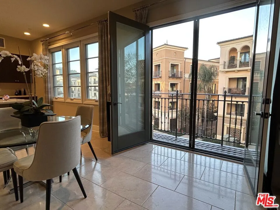 23500 Park Sorrento #C33 Calabasas, CA 91302