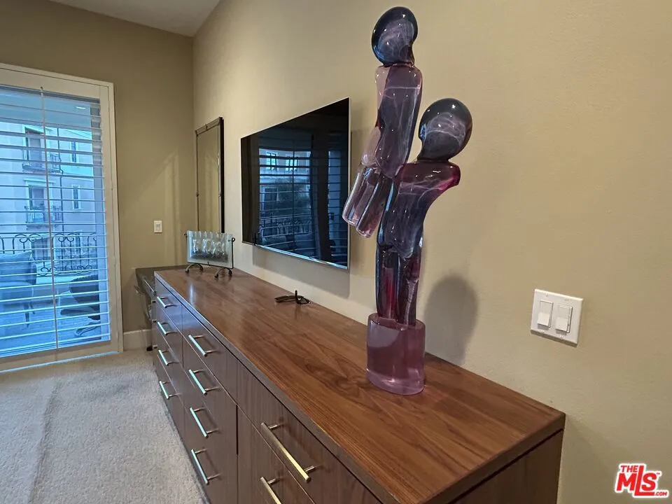 23500 Park Sorrento #C33 Calabasas, CA 91302