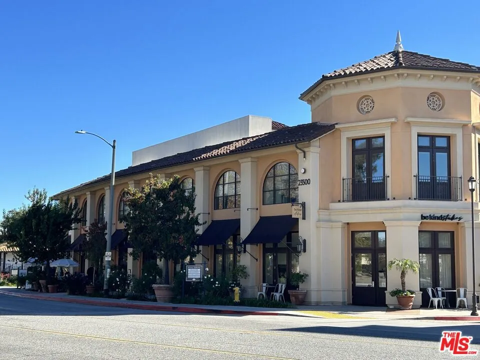 23500 Park Sorrento #C33 Calabasas, CA 91302