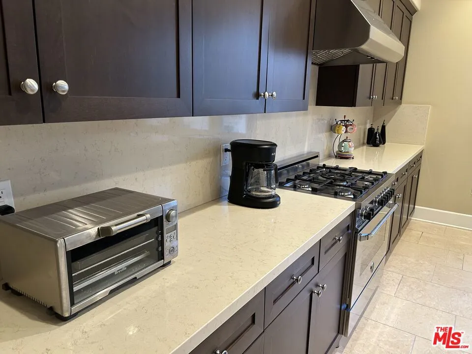 23500 Park Sorrento #C33 Calabasas, CA 91302
